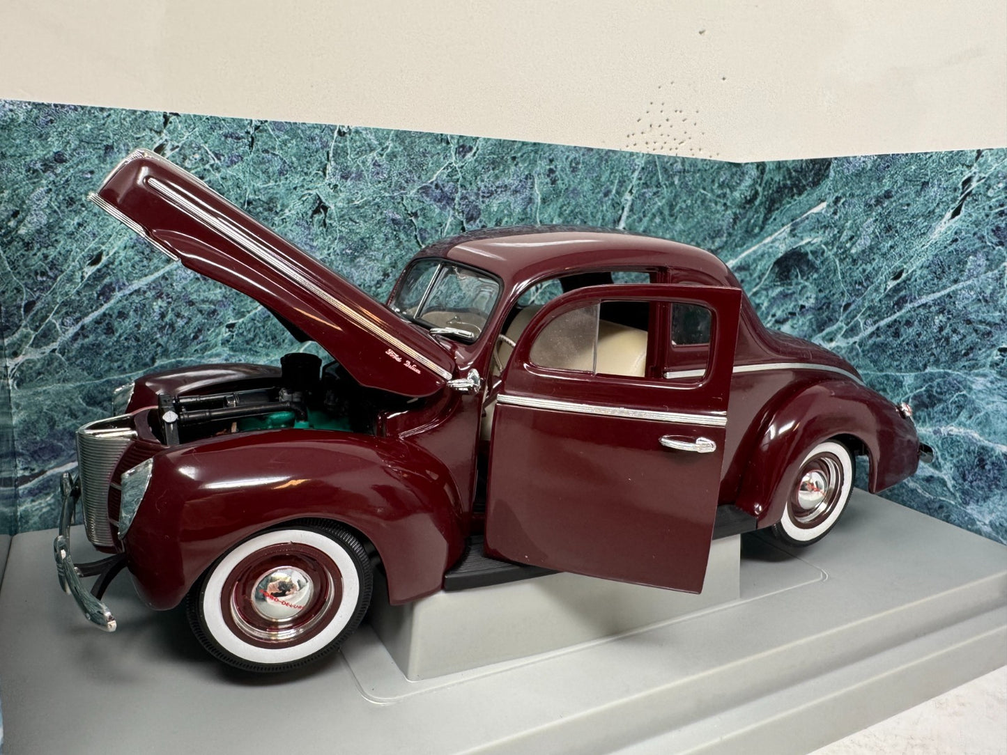 Ertl American Muscle 1940 Ford Deluxe Coupe 1:18 Diecast