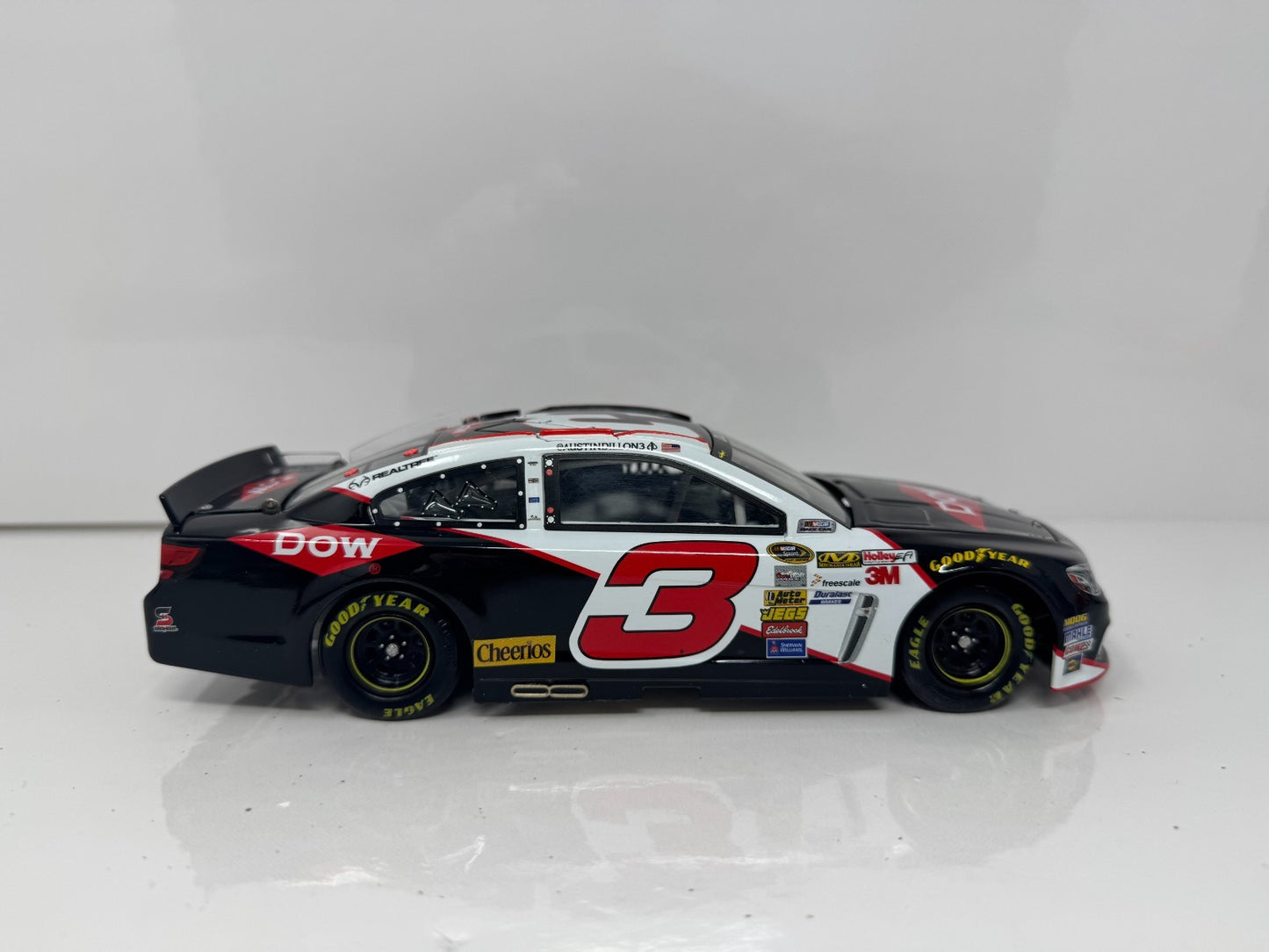 Lionel NASCAR Austin Dillon #3 Dow Automotive 2014 Chevrolet SS 1:24 Diecast