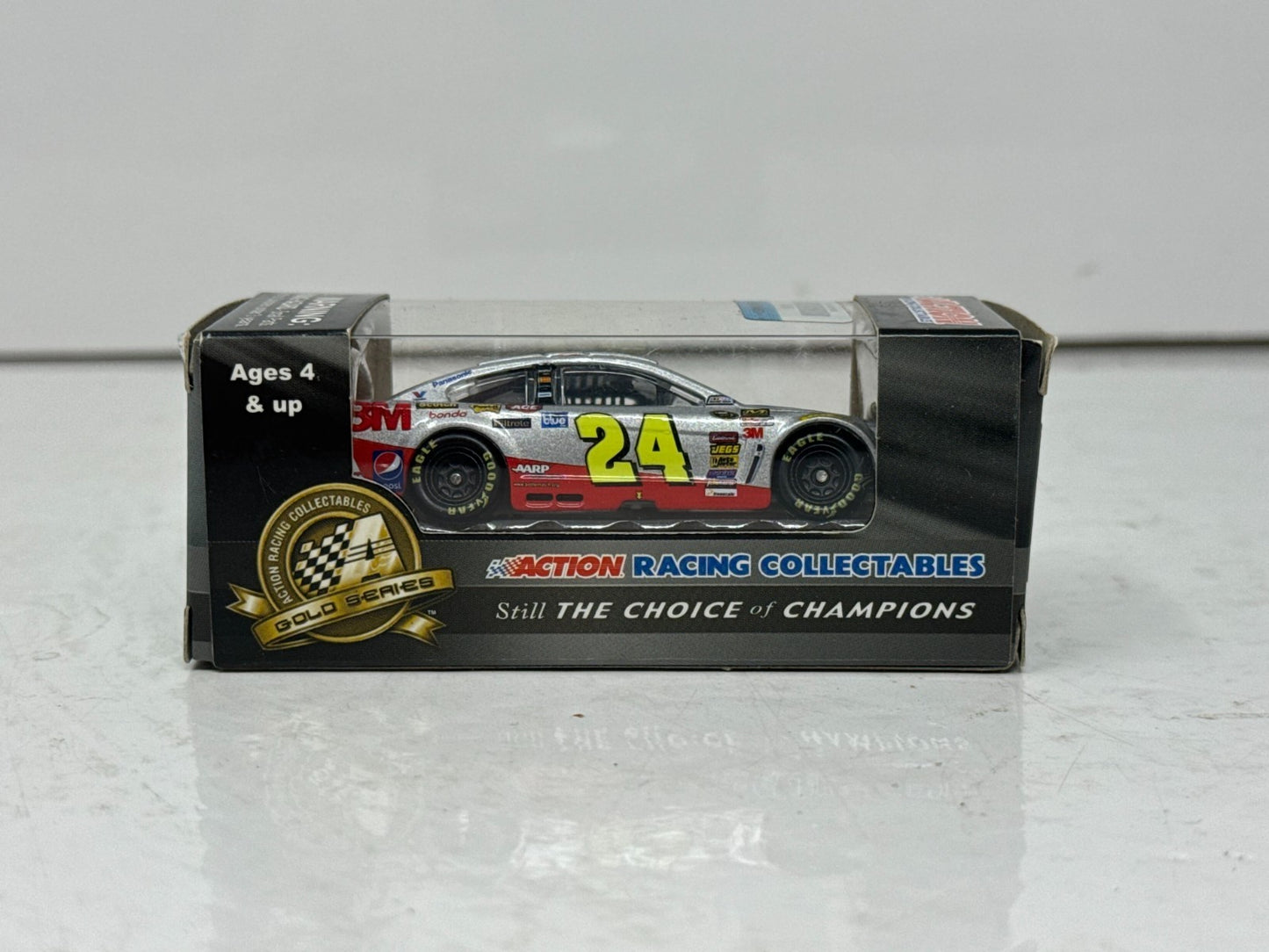 Jeff Gordon #24 3M 2015 Chevy SS 1:64 Diecast Lionel Racing NASCAR Gold Series