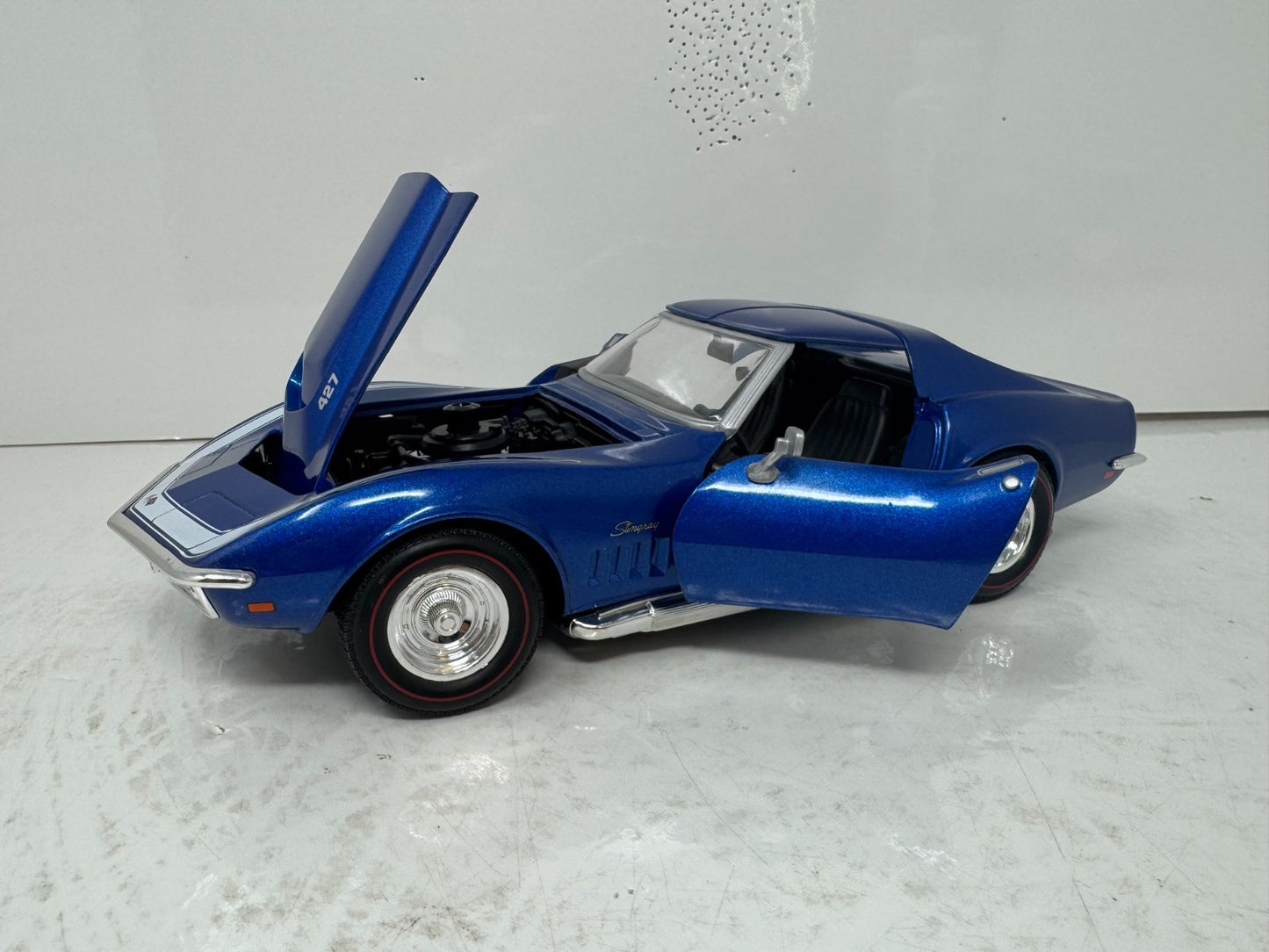 Hot Wheels 100% Series 1969 Chevrolet Corvette 1:18 Diecast