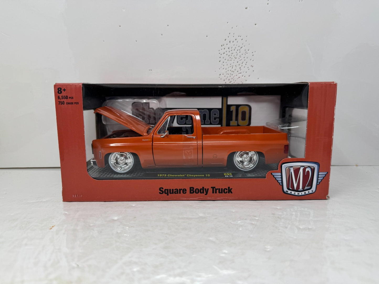 M2 Machines Square Body Truck 1973 Chevrolet Cheyenne 10 1:24 Diecast