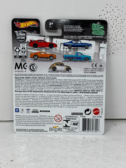 Hot Wheels Premium Cruise Boulevard Volkswagen Classic Bug 1:64 Diecast