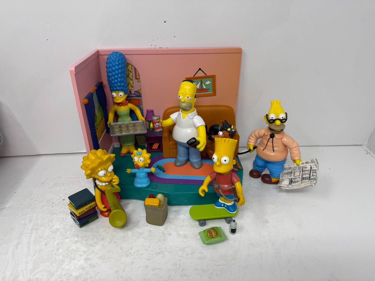 Simpsons World of Springfield Simpson Family Living Room Playmates Playset