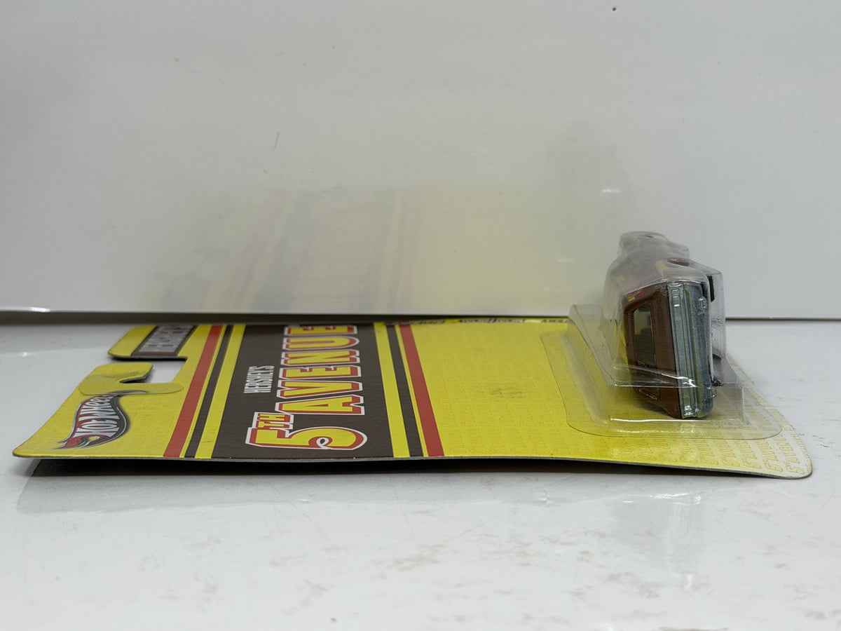 Hot Wheels Hershey's 5th Avenue 1970 Chevelle Delivery 1:64 Real Riders