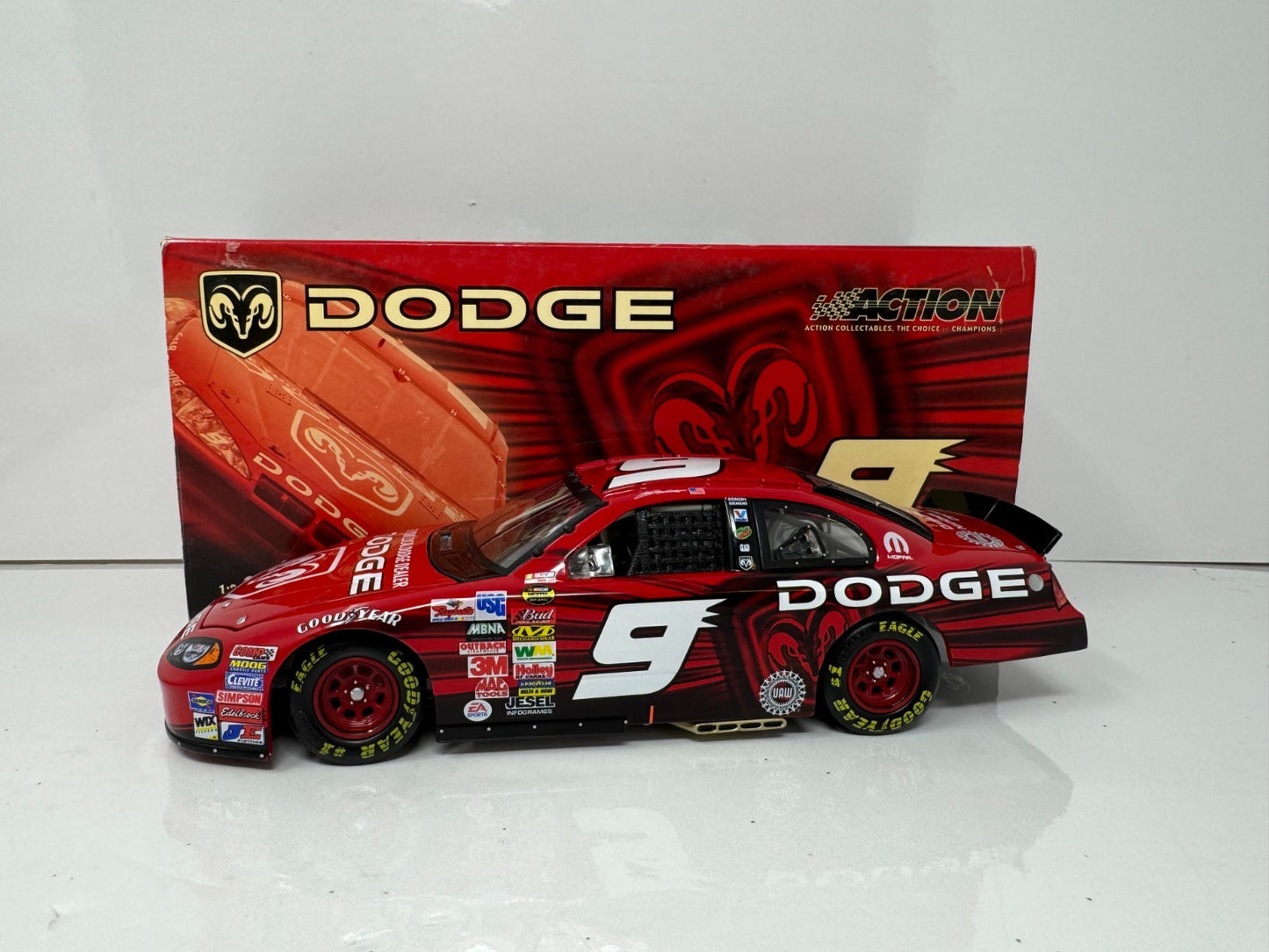 Action NASCAR Kasey Kahne #9 Dodge Dealers 2004 Dodge Intrepid 1:24 Diecast