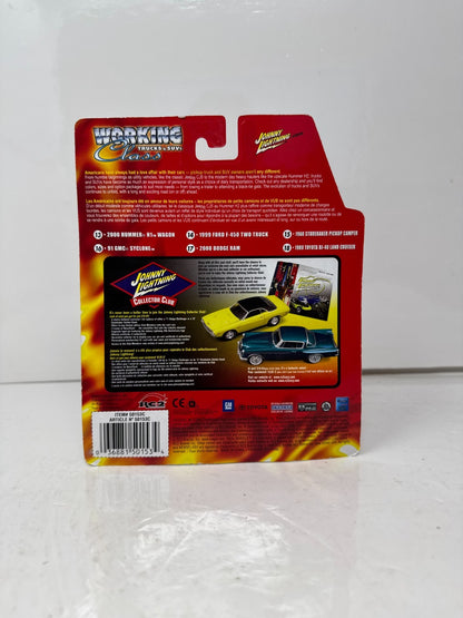 Johnny Lightning Working Class 2000 Hummer H1 Wagon 1:64 Diecast