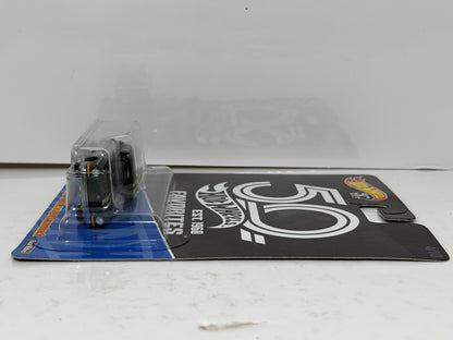 Hot Wheels 50th Favorites 1969 Volkswagen Squareback 1:64 Diecast Real Riders
