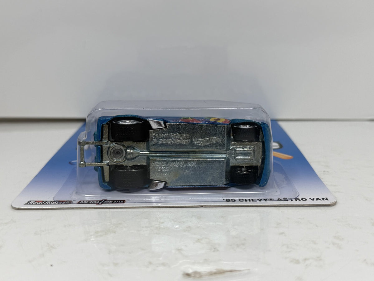 Hot Wheels Mike and Ike 1985 Chevy Astro Van 1:64 Diecast Real Riders