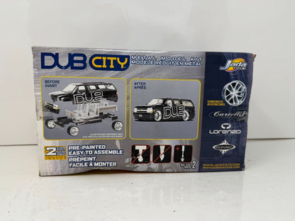 Jada Dub City 2000 Chevy Suburban Gray Metal Model Kit 1:24 Diecast