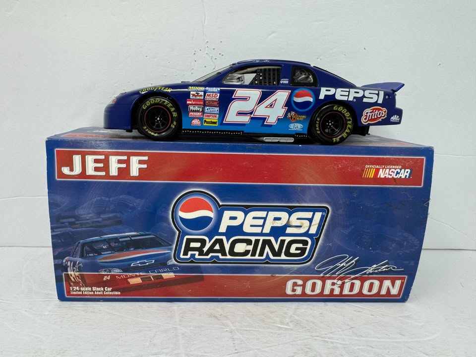 Action Nascar #24 Jeff Gordon Pepsi 1999 Chevrolet Monte Carlo 1:24 Diecast