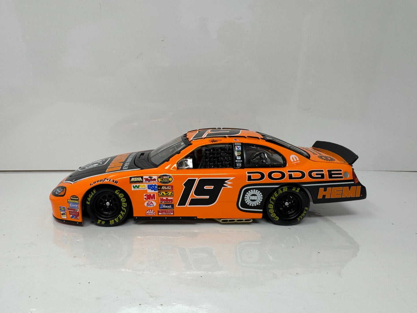 Action NASCAR Jeremy Mayfield #19 Dodge Dealers 2004 Dodge Intrepid 1:24 Diecast