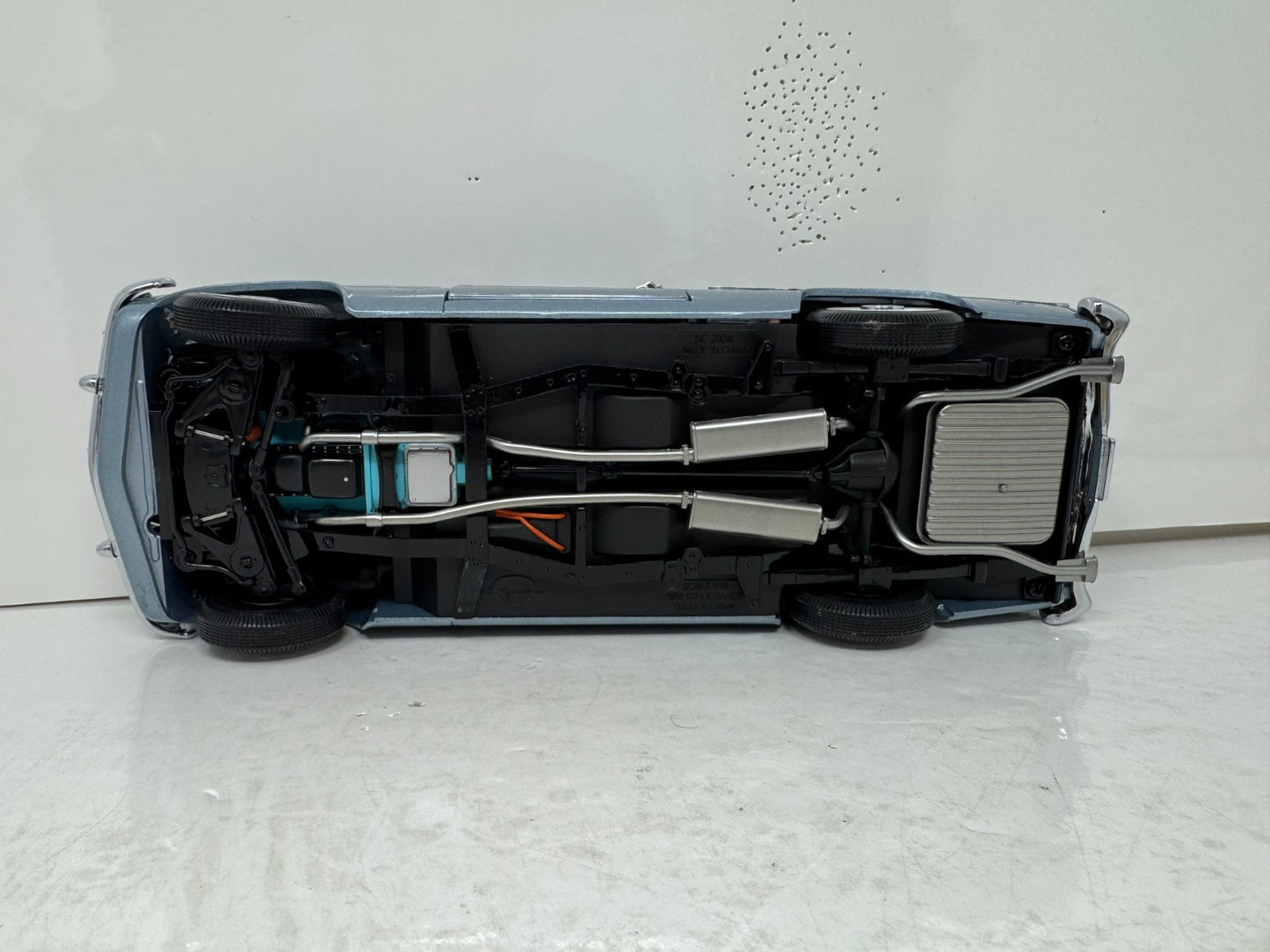 Yat Ming Road Signature 1958 Studebaker Golden Hawk 1:18 Diecast Coin Edition