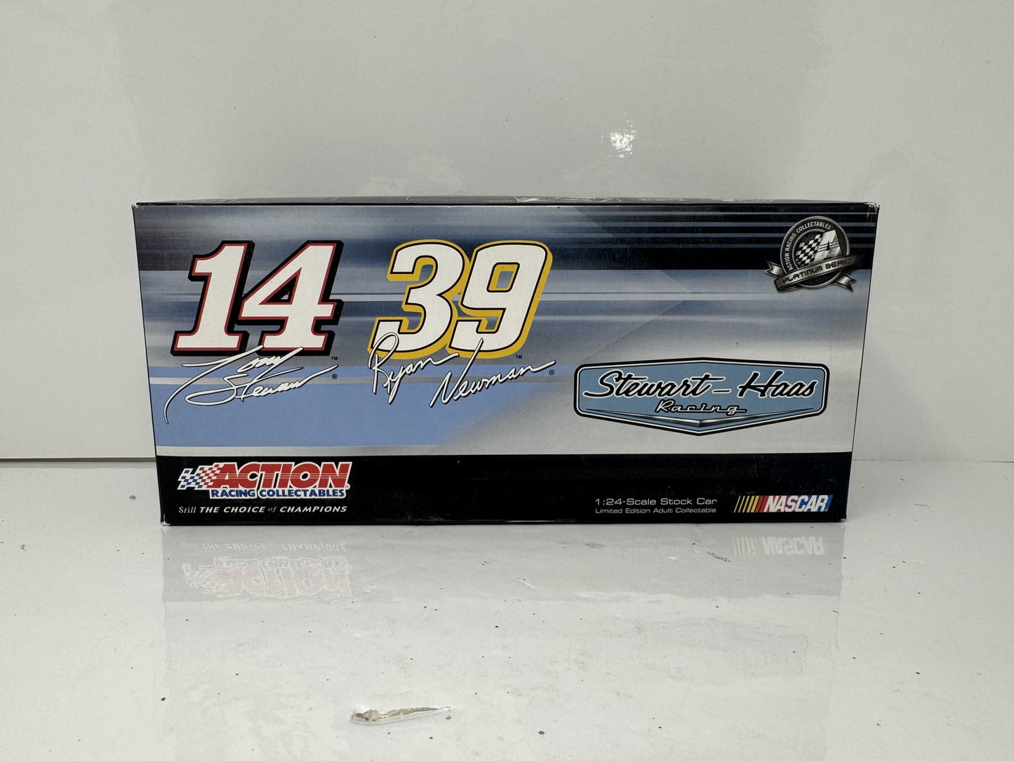 Lionel NASCAR Tony Stewart #14 Old Spice Chevy Impala Flashcoat 1:24 Diecast