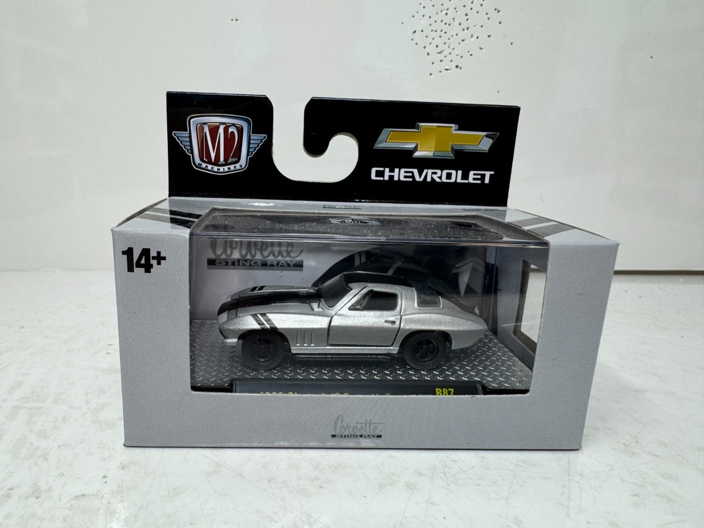M2 Machines 1966 Chevrolet Corvette 427 1:64 Diecast