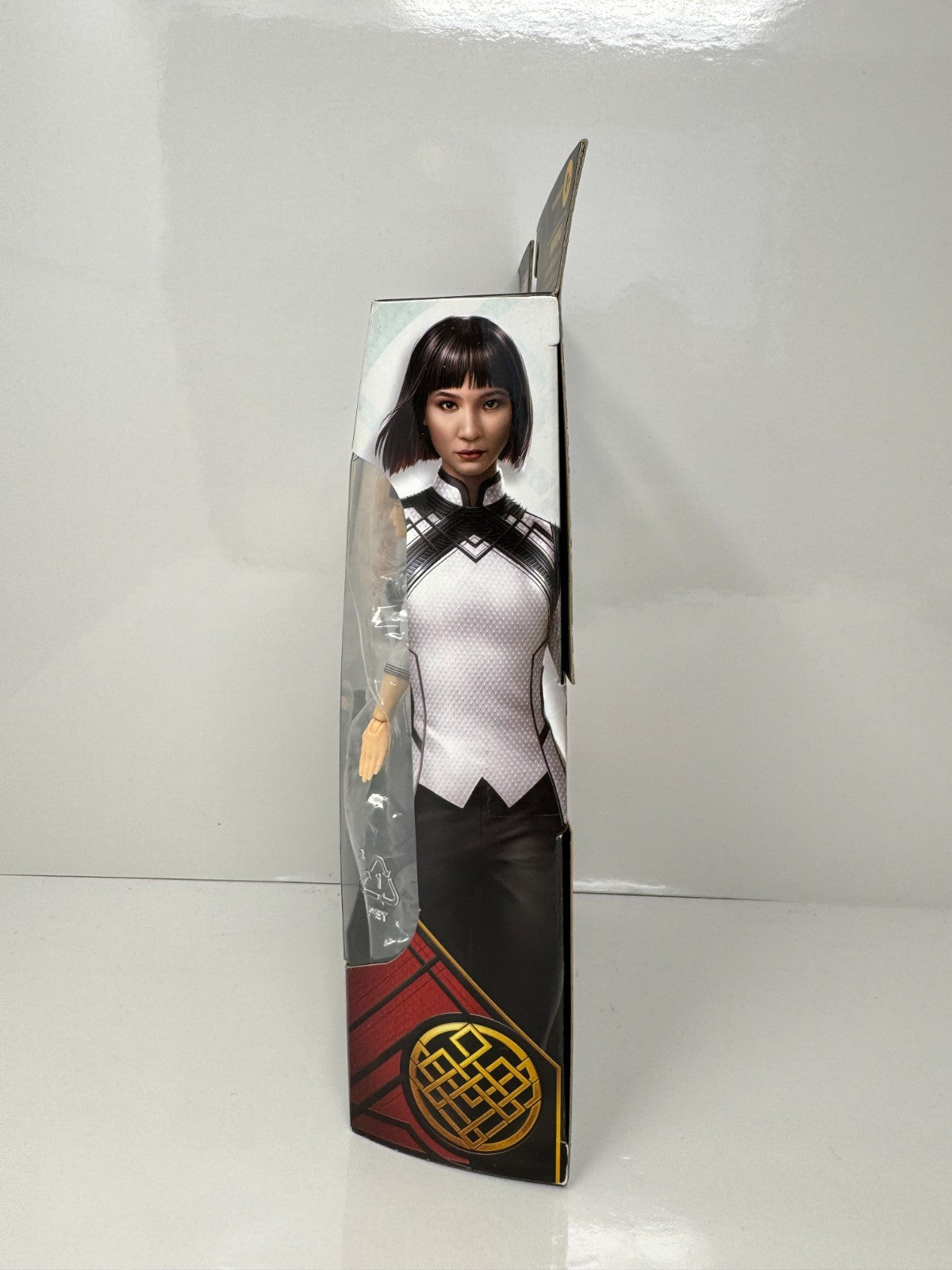 Marvel Legends Shang-Chi Xialing Action Figure w/ Mr Hyde BAF Piece