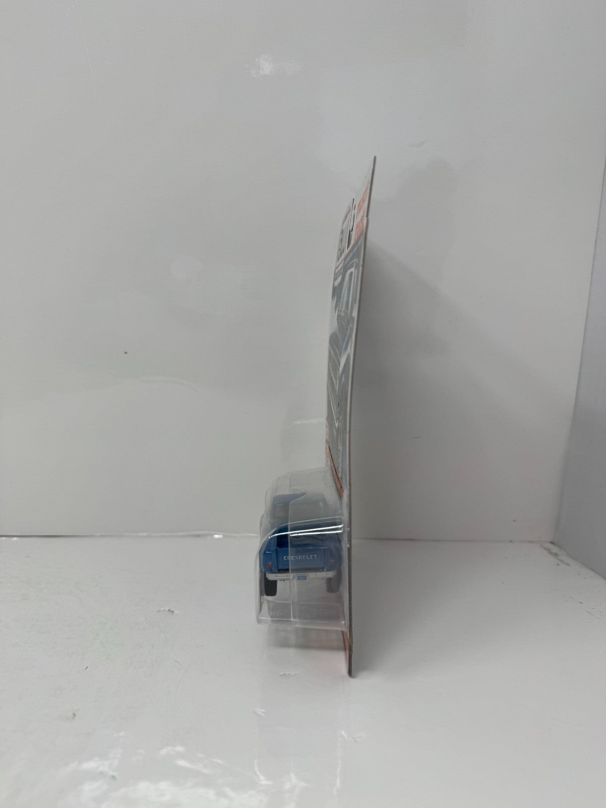 Auto World Muscle Trucks 1981 Chevy Silverado Stepside Blue 1:64 Diecast