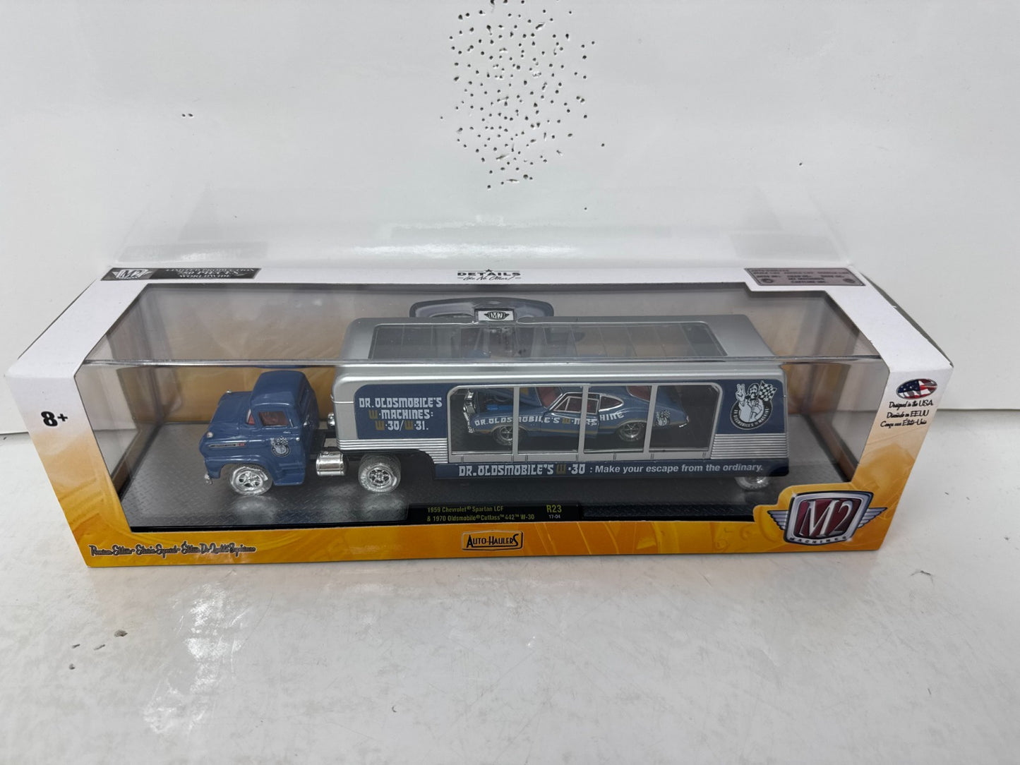 M2 Machines Auto Haulers 1970 Oldsmobile Cutlass 442 W-30 CHASE 1:64 Diecast