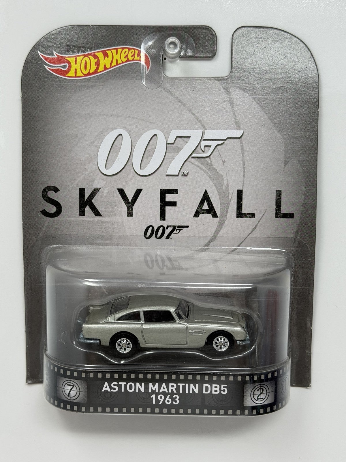 Hot Wheels Retro Entertainment James Bond 007 1963 Aston Martin DB5 1:64 Diecast