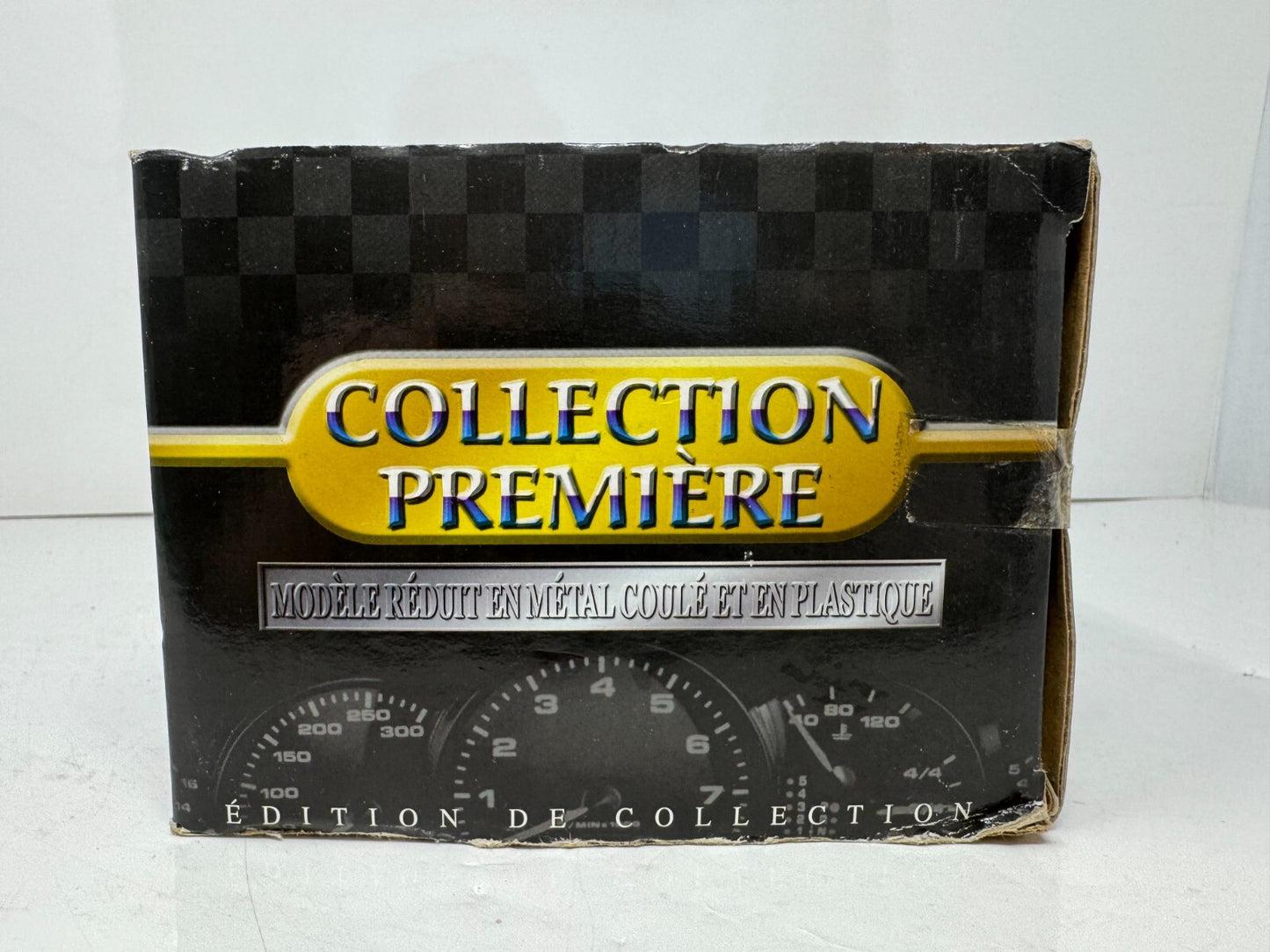 Motormax 1949 Buick Roadmaster Convertible Premiere Collection 1:18 Diecast