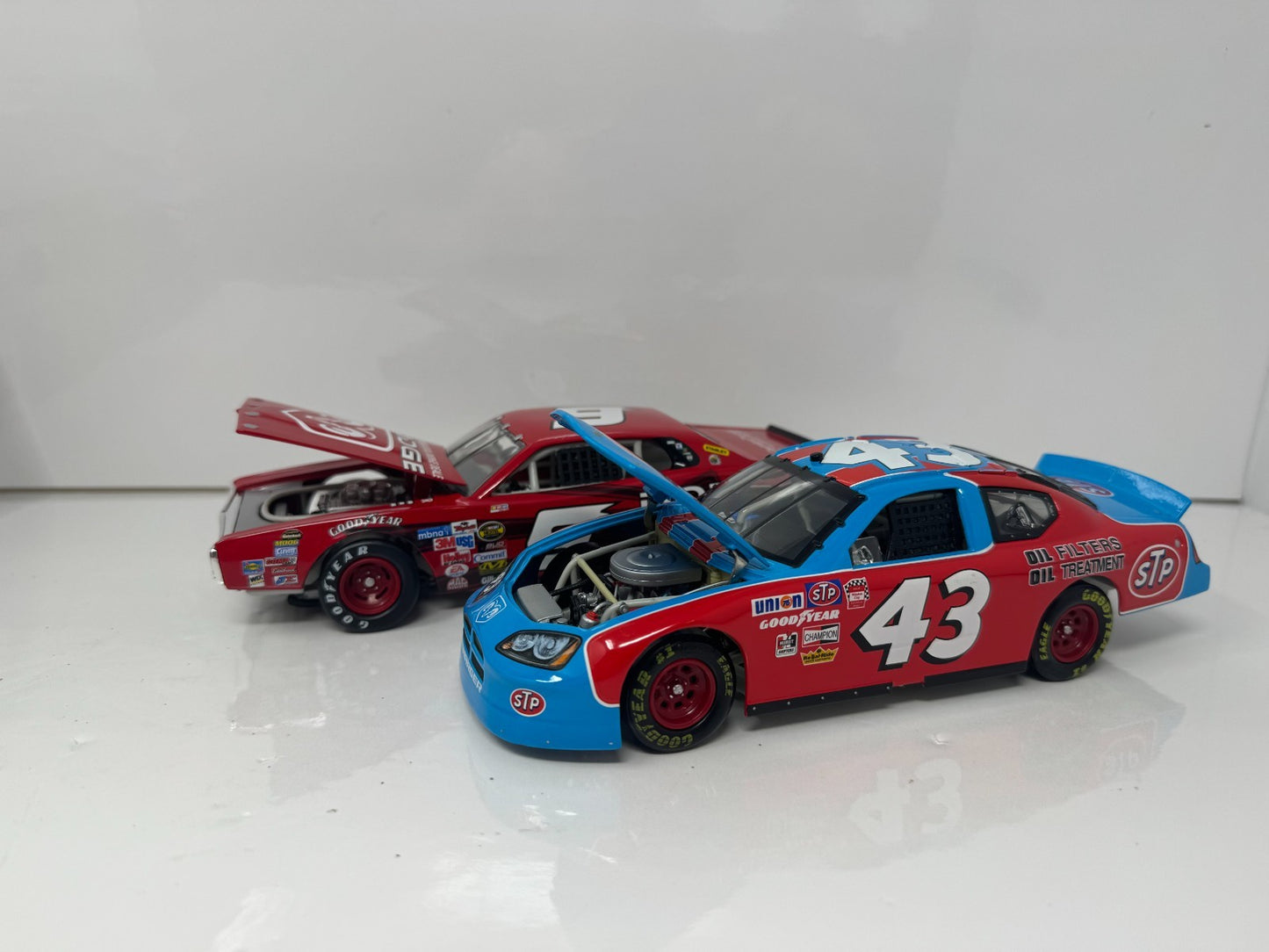 Action NASCAR Richard Petty #43 & Kasey Kahne #9 Dodge Dealers Swap 1:24 Diecast