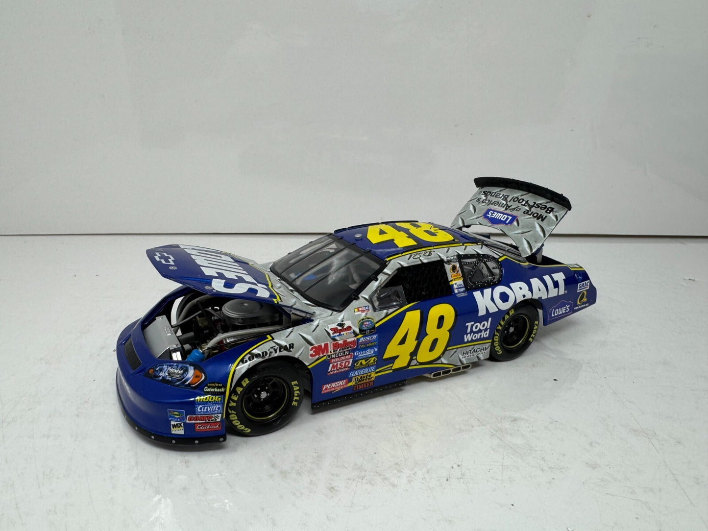 Motorsports Authentics #48 Jimmie Johnson Lowe's Kobalt 2006 Chevy 1:24 Diecast