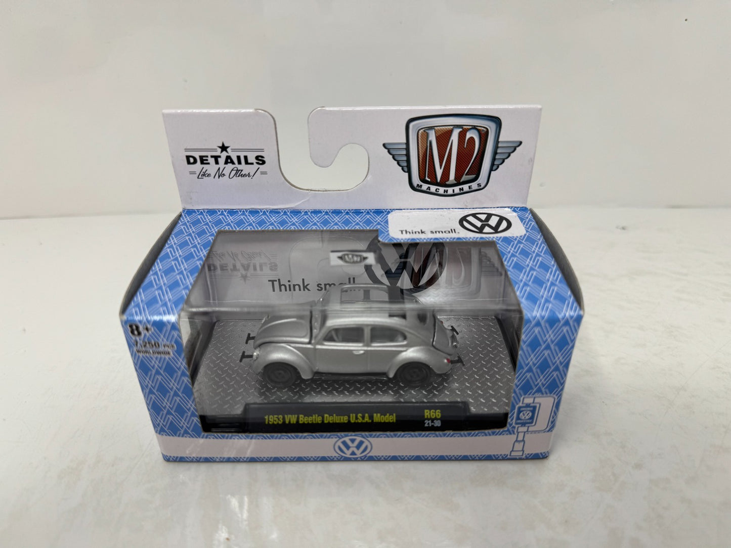M2 Machines VW 1953 Volkswagen Beetle Deluxe U.S.A. Model 1:64 Diecast