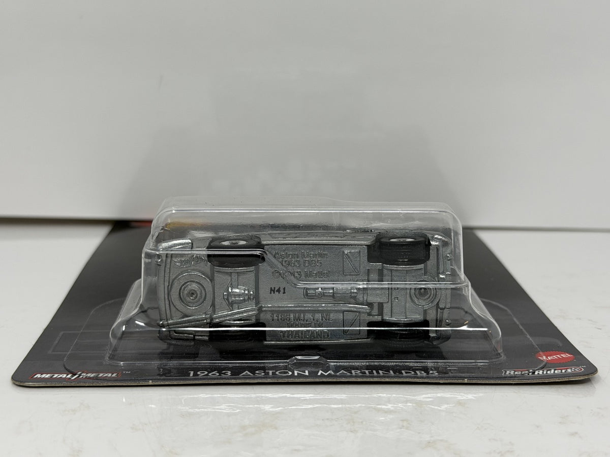 Hot Wheels Premium 007 James Bond 1963 Aston Martin DB5 1:64 Diecast Real Riders