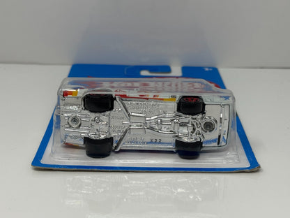 Hot Wheels Retro Series 1969 Dodge Charger Daytona 1:64 Diecast White