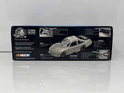 Lionel NASCAR Kasey Kahne #4 Red Bull 2011 Toyota Camry 1:24 Diecast
