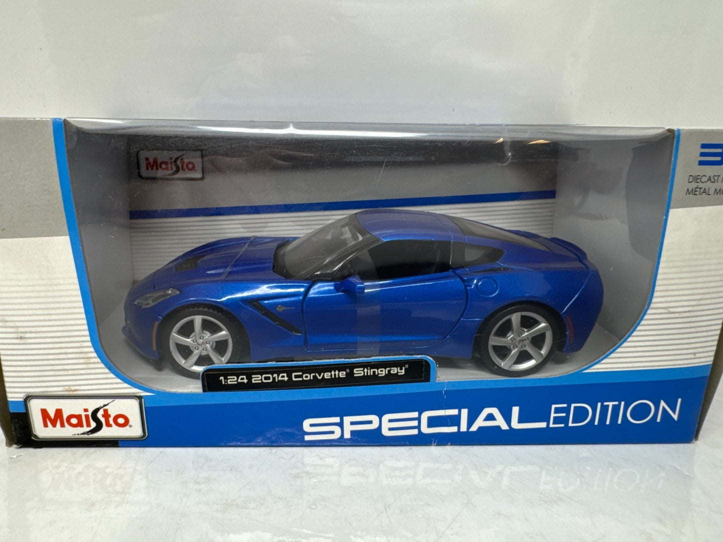 Maisto 2014 Chevrolet Corvette Stingray Special Edition 1:24 Diecast