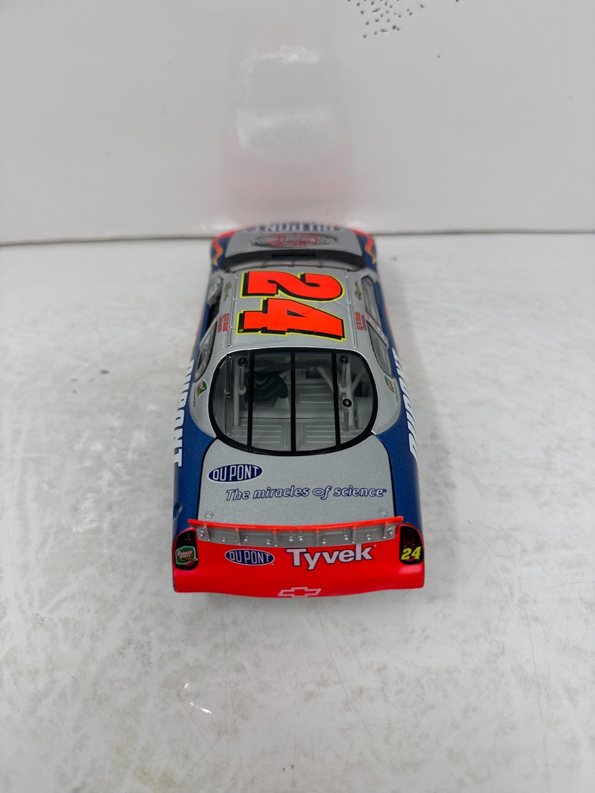 Action Nascar #24 Jeff Gordon Dupont Victory Lap 2003 Monte Carlo 1:24 Diecast