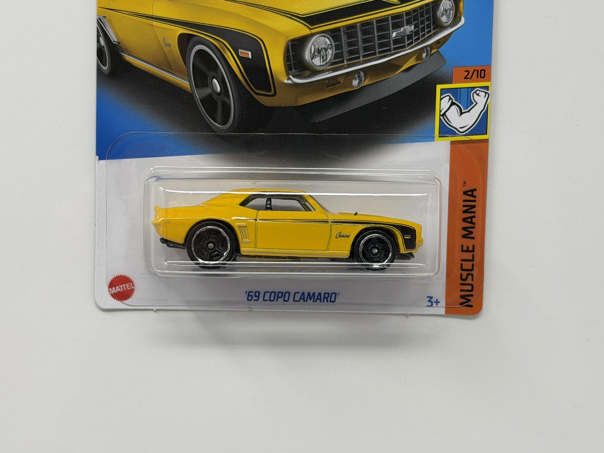 Hot Wheels Muscle Mania 1969 Chevrolet COPO Camaro 1:64 Diecast Yellow