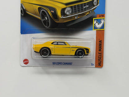 Hot Wheels Muscle Mania 1969 Chevrolet COPO Camaro 1:64 Diecast Yellow