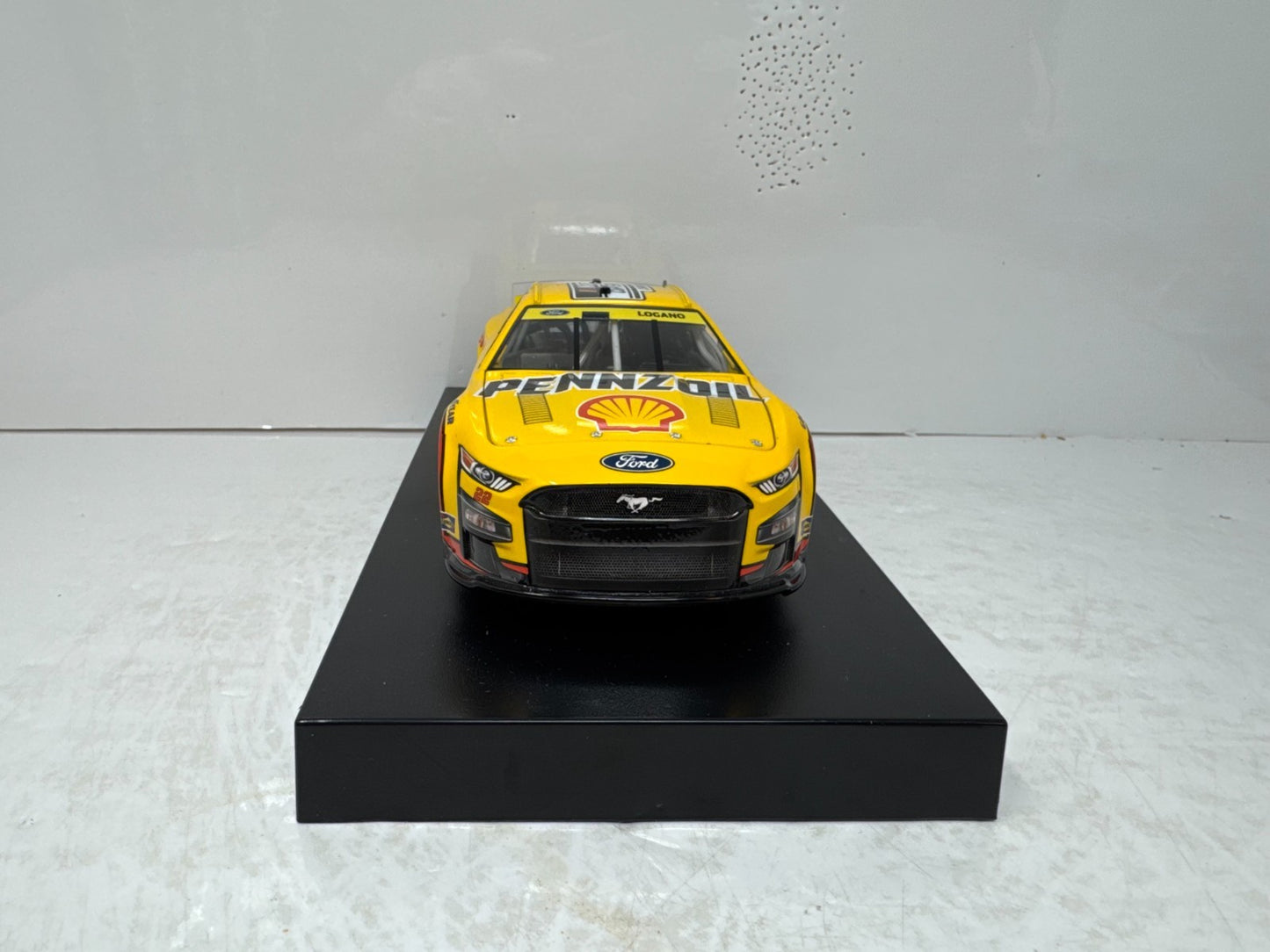 Lionel Nascar #22 Joey Logano Shell Pennzoil Champion 2022 Mustang 1:24 Diecast
