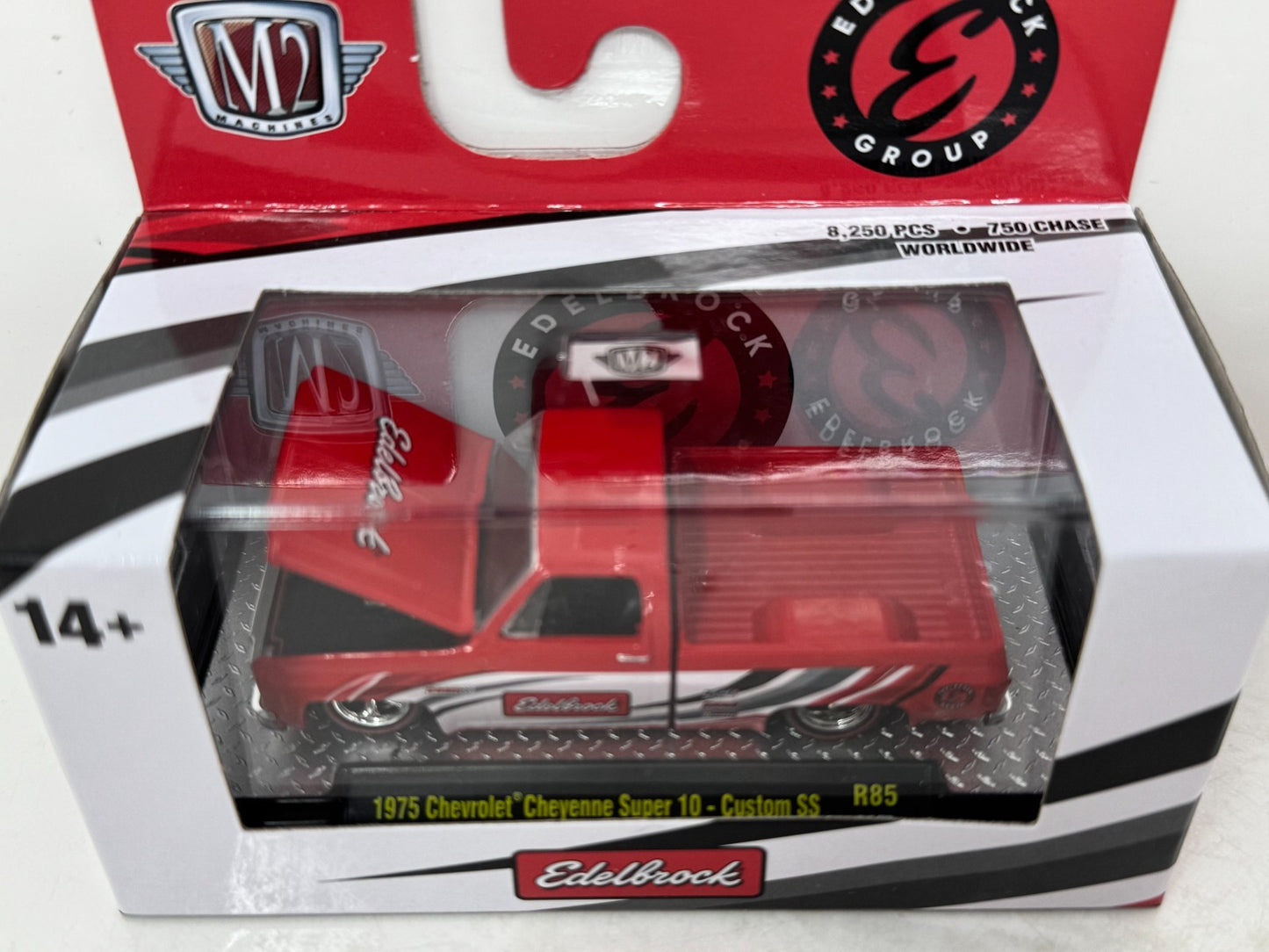 M2 Machines Edelbrock 1975 Chevrolet Cheyenne Super 10 Custom SS 1:64 Diecast