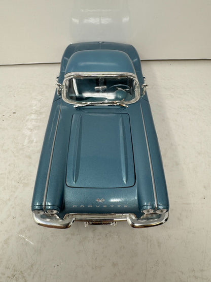 Ertl American Muscle 1961 Chevrolet Corvette 1:18 Diecast