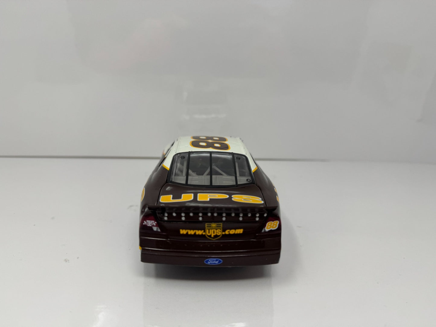 Action NASCAR Dale Jarrett #88 UPS 2001 Ford Taurus 1:24 Diecast