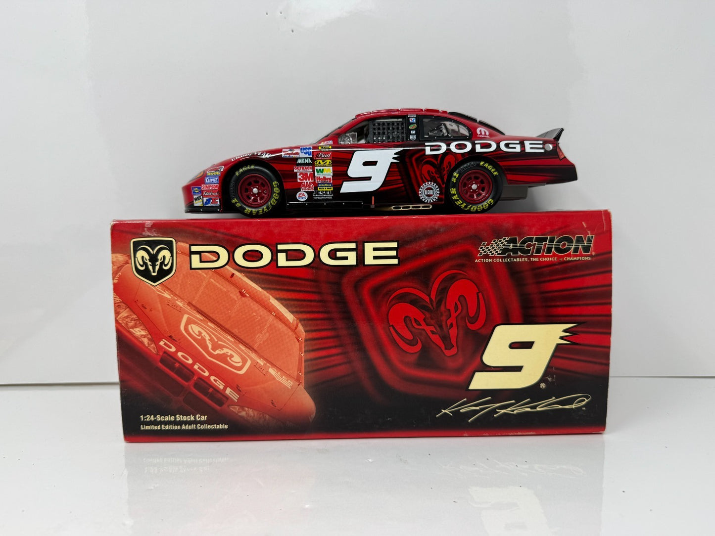 Action NASCAR Kasey Kahne #9 Dodge Dealers 2004 Dodge Intrepid 1:24 Diecast