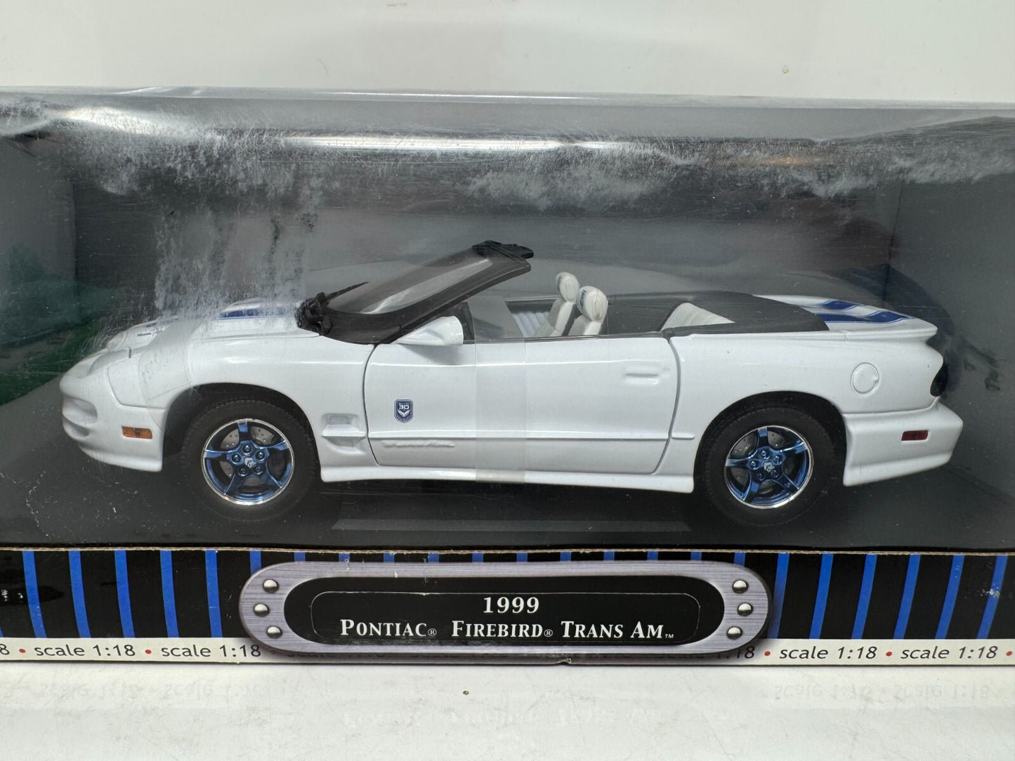 Yat Ming Road Signature 1999 Pontiac Firebird Trans Am 1:18 Diecast