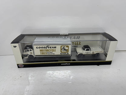 M2 Machines Auto Haulers 1972 Ford F-250 4x4 & 1966 Ford C-950 1:64 Diecast