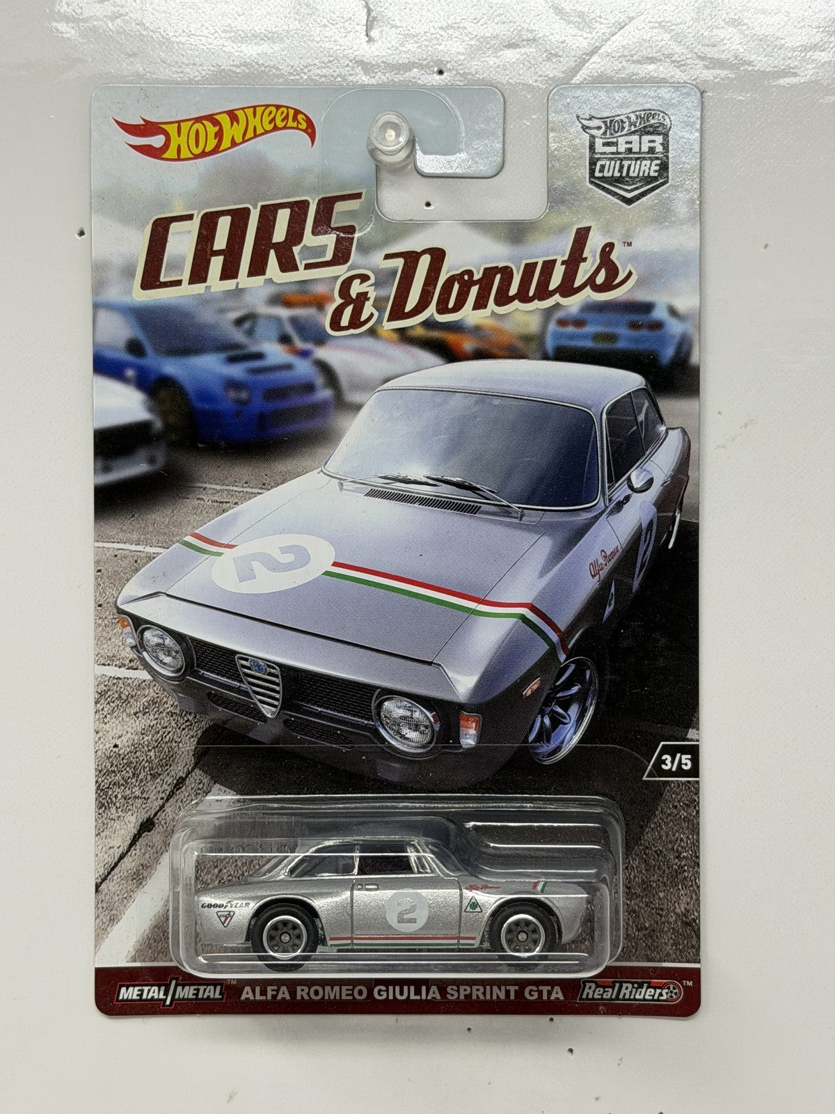 Hot Wheels Cars & Donuts Alfa Romeo Giulia Sprint GTA 1:64 Diecast Real Riders