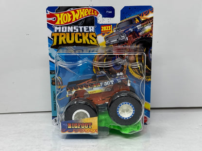 Hot Wheels Monster Trucks Bigfoot Mash & Crash 1:64 Diecast