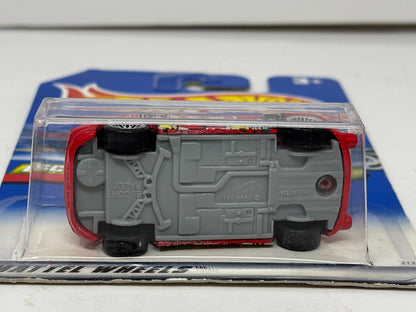 Hot Wheels Ford Escort Rally Red UNO 1:64 Diecast