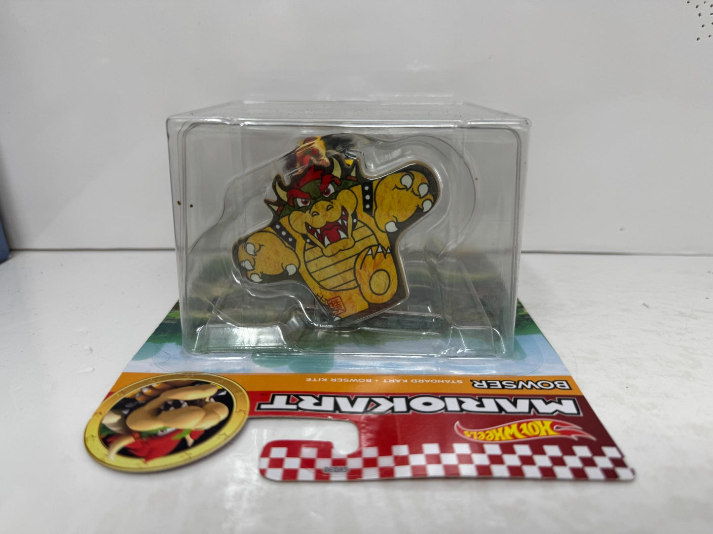 Hot Wheels Mario Kart Bowser Standard Kart + Bowser Kite 1:64 Diecast