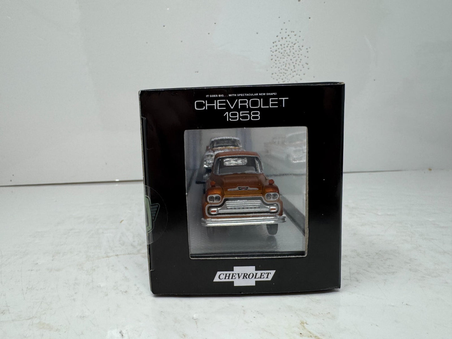 M2 Machines 1958 Chevrolet Impala & 1958 Chevy LCF Hauler 1:64 Diecast