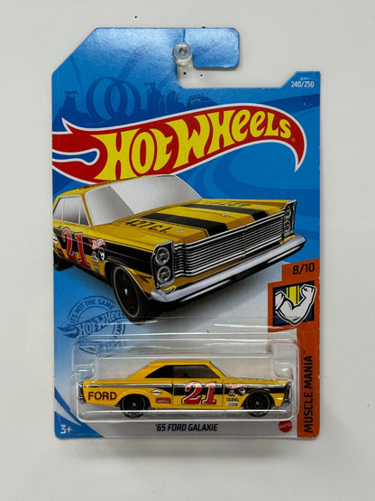 Hot Wheels Treasure Hunt Muscle Mania 1965 Ford Galaxie 1:64 Diecast