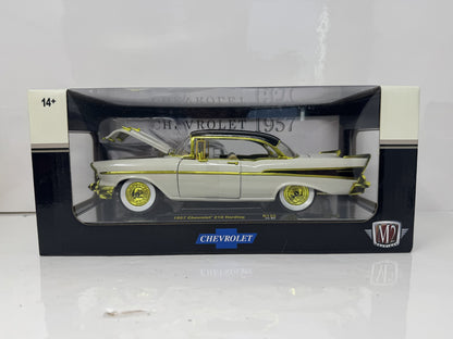 M2 Machines Chevrolet 1957 Chevrolet 210 Hardtop CHASE 1:24 Diecast