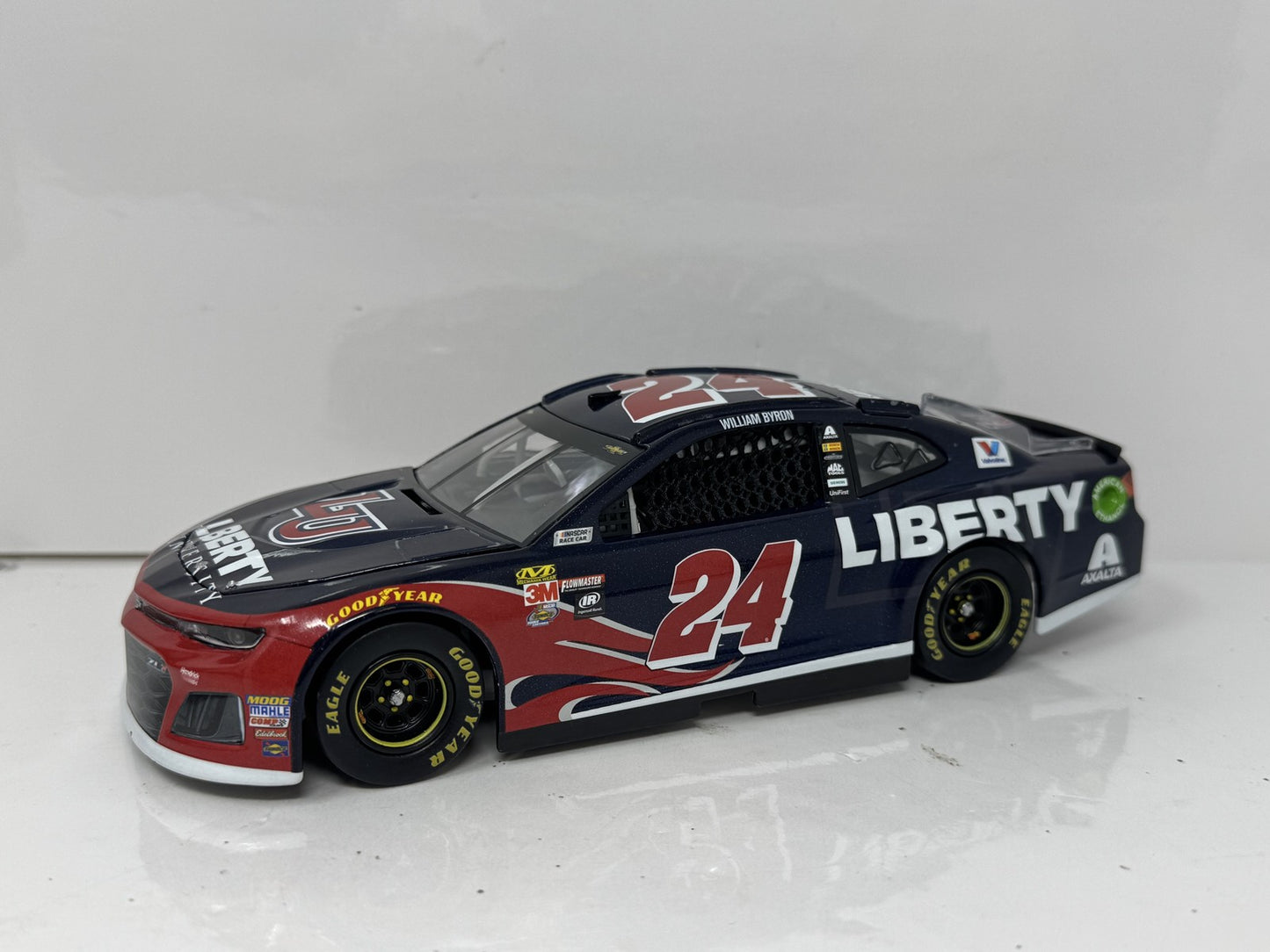 Lionel NASCAR William Byron #24 Liberty University 2018 Chev Camaro 1:24 Diecast