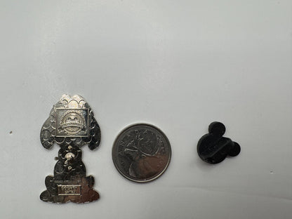 Disney Pluto Big Head Art Booster Trading Pin DC1S10