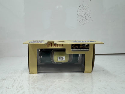 M2 Machines Auto Thentics 1953 Ford Crestline Victoria 1:64 Diecast